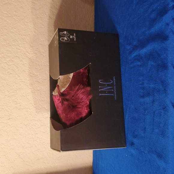 Inc International Concepts women's Faux-Fur Slippers Burgundy sz M 7/8 - Picture 1 of 5